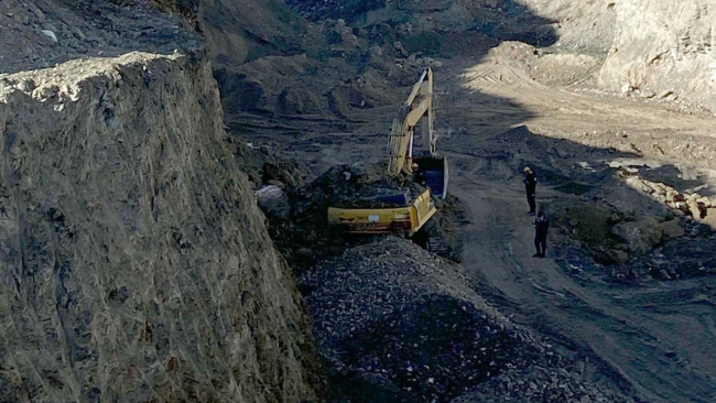 Göçük altında kalan kepçe operatörü hayatını kaybetti